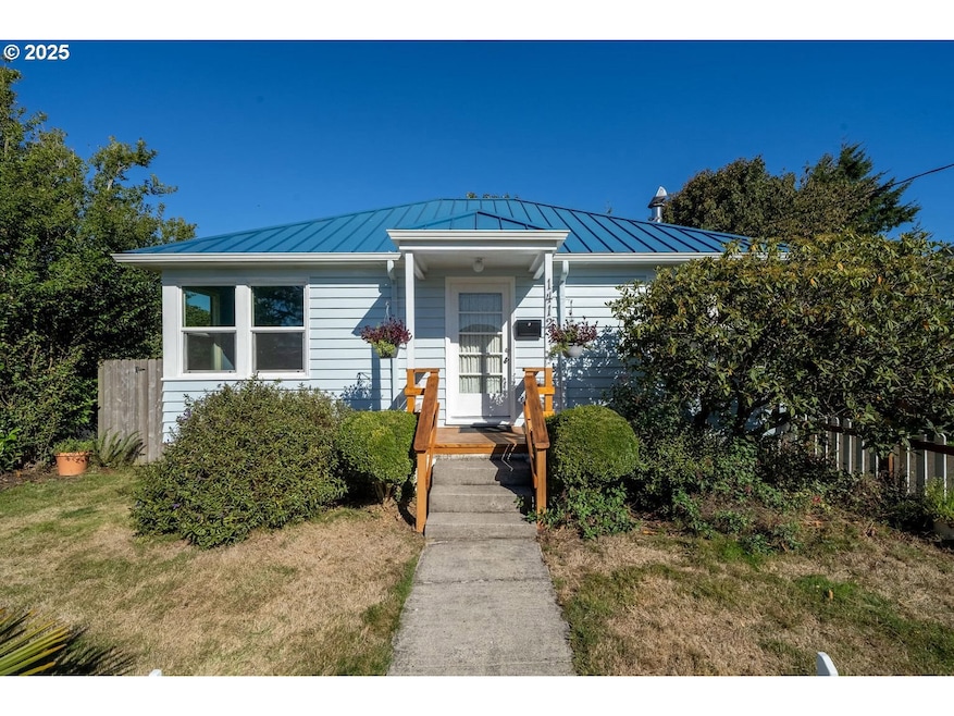1412 9th St, Tillamook, OR 97141 - photo 1