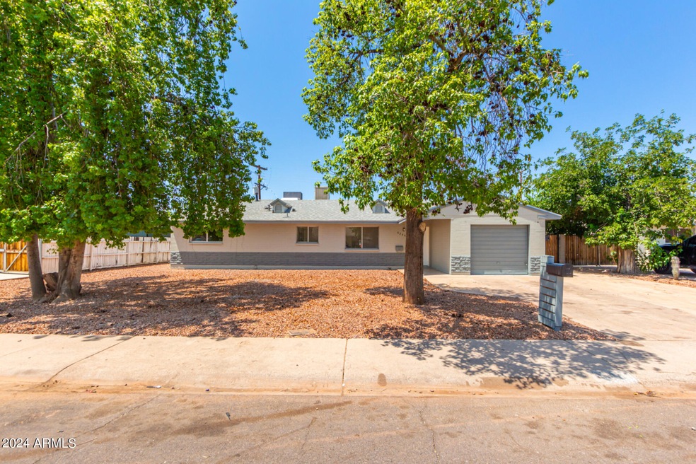 8248 W Piccadilly Rd, Phoenix, AZ 85033 - photo 1