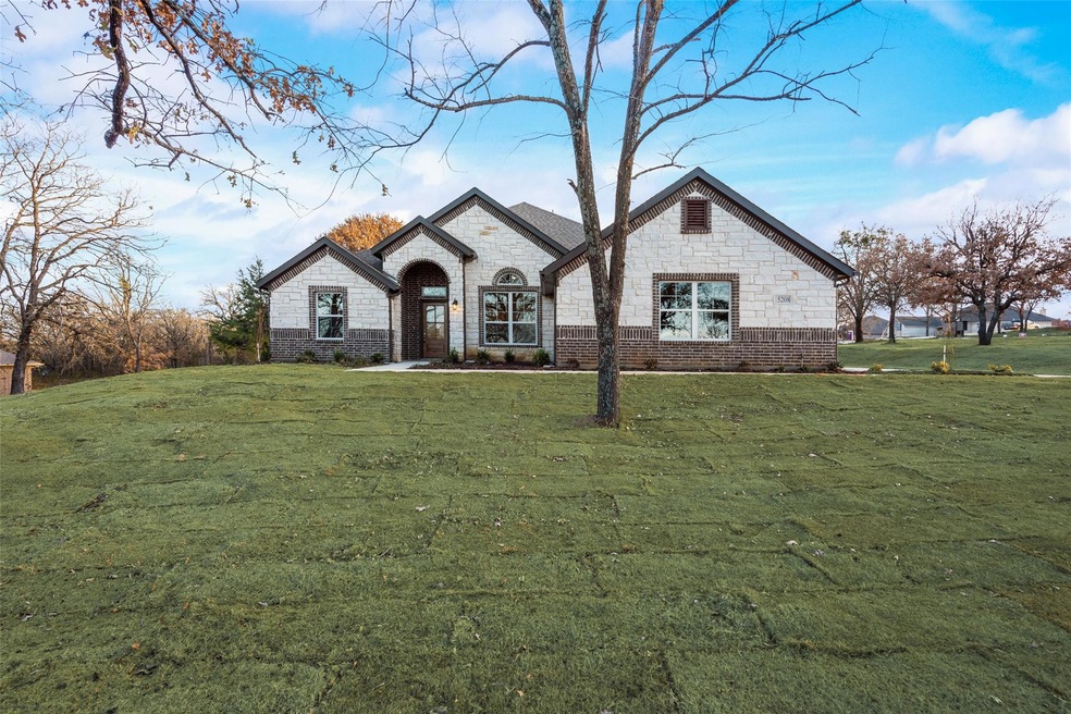 5208 Terrific Ln, Alvarado, TX 76009 - photo 1