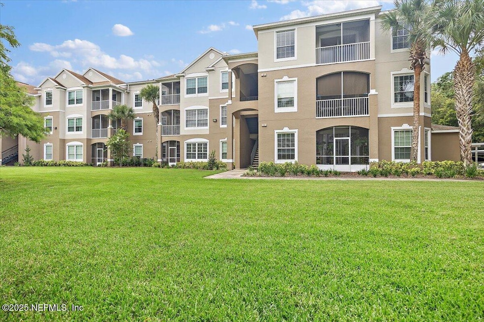 01-Top Floor End Unit