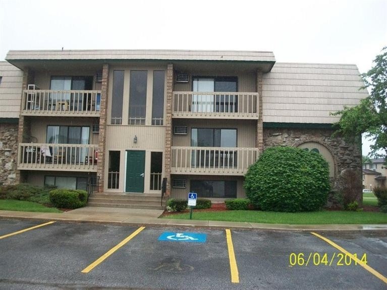 8147 Cedar Point Dr unit E101, Crown Point, IN 46307 - photo 1