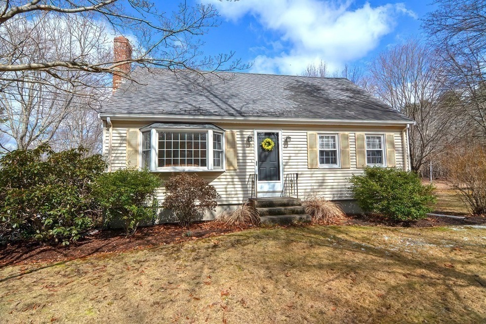 109 Pine St, Mansfield, MA 02048 - photo 1