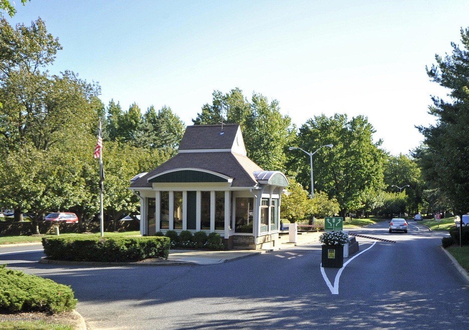 4 Dickinson Ct, Red Bank, NJ 07701 - photo 1