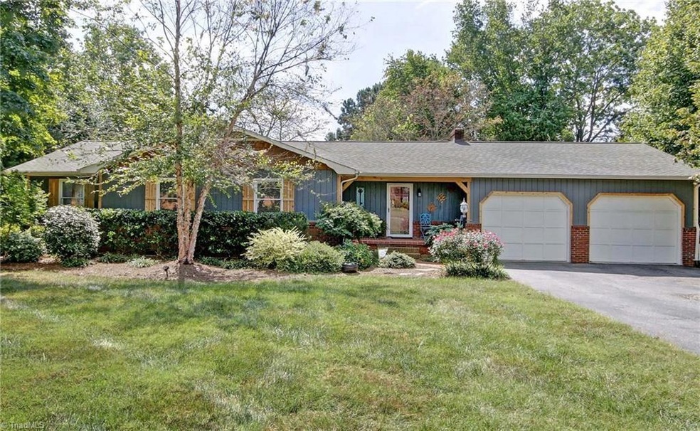 2908 Eastway Dr, Statesville, NC 28625 - photo 1