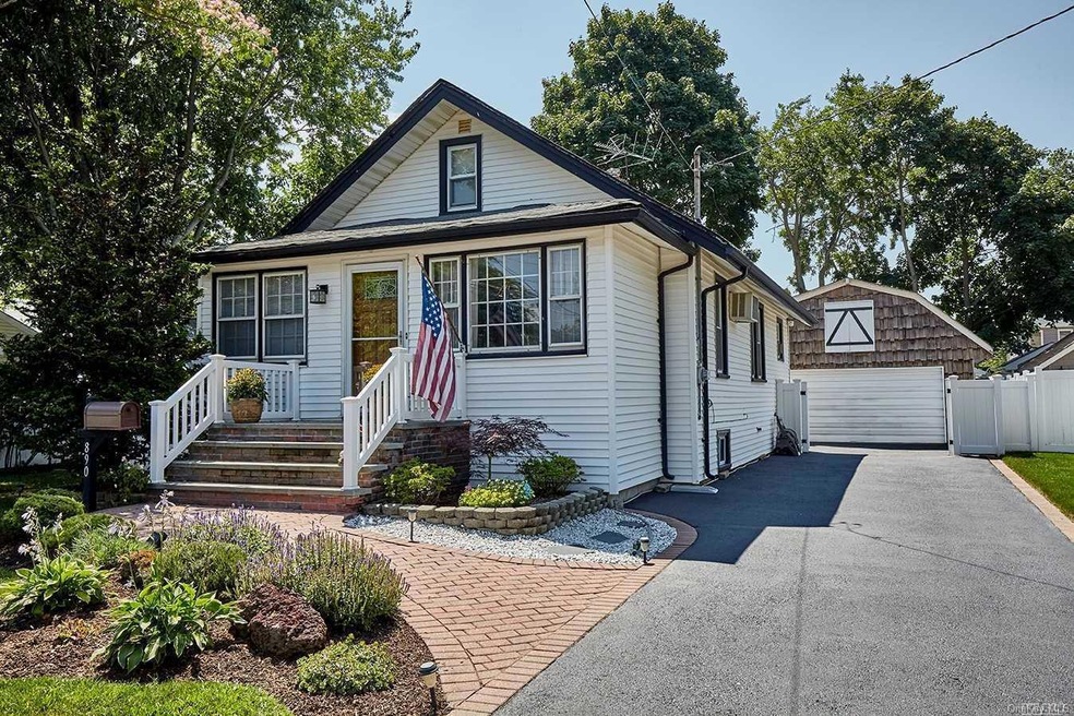 890 Steele Blvd, Baldwin, NY 11510 - photo 1