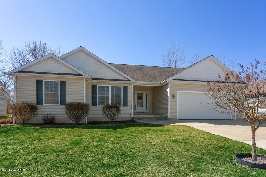 01_4620HiddenCreekLane16_300_FrontView_L