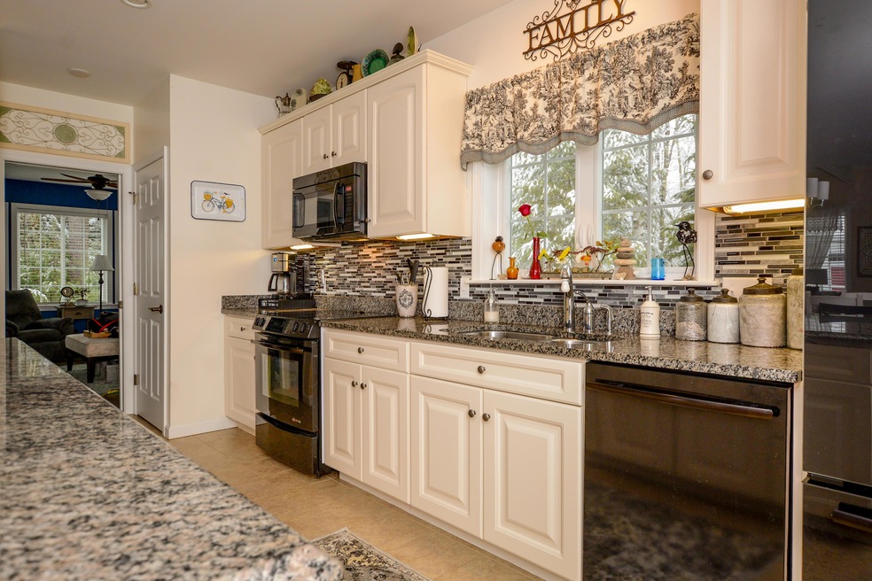 19 Chesnut 1.jpg kitchen
