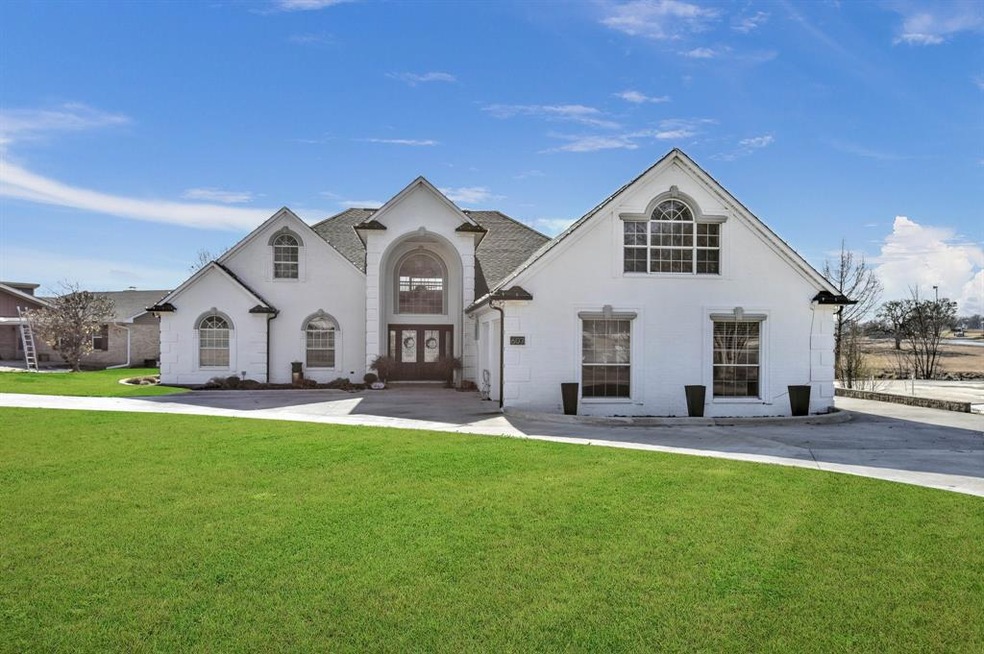 607 Kiowa Dr W, Gainesville, TX 76240 - photo 1