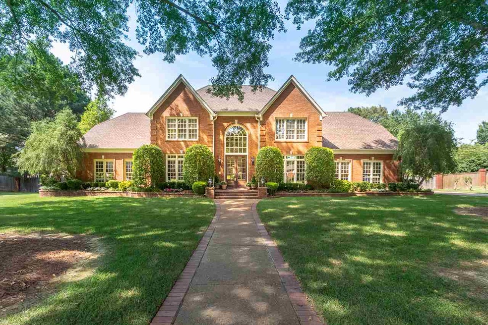 Beautifully renovated home in cove lot sits on a v