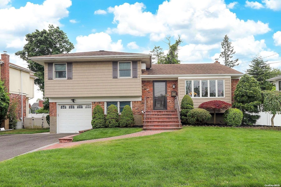 2822 Robert Ln, North Bellmore, NY 11710 - photo 1