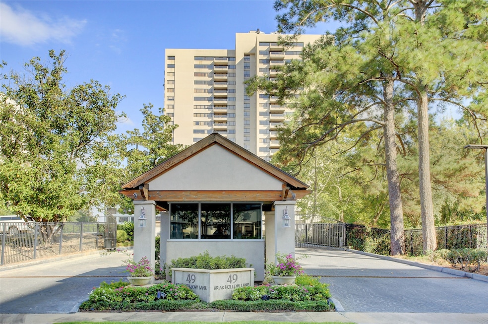 Centrally located full service building with high