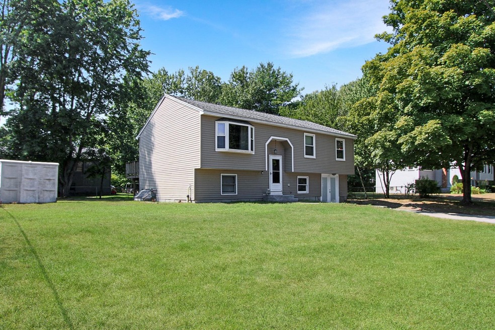 4 Pell Ave, Nashua, NH 03060 - photo 1