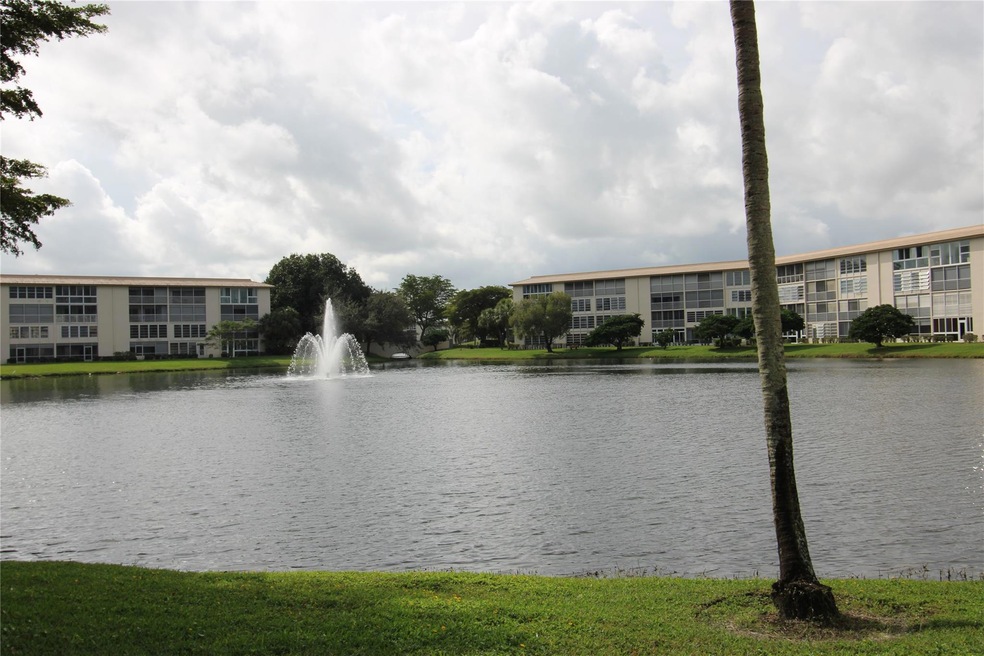 WIDE LAKE W/ FOUNTAIN