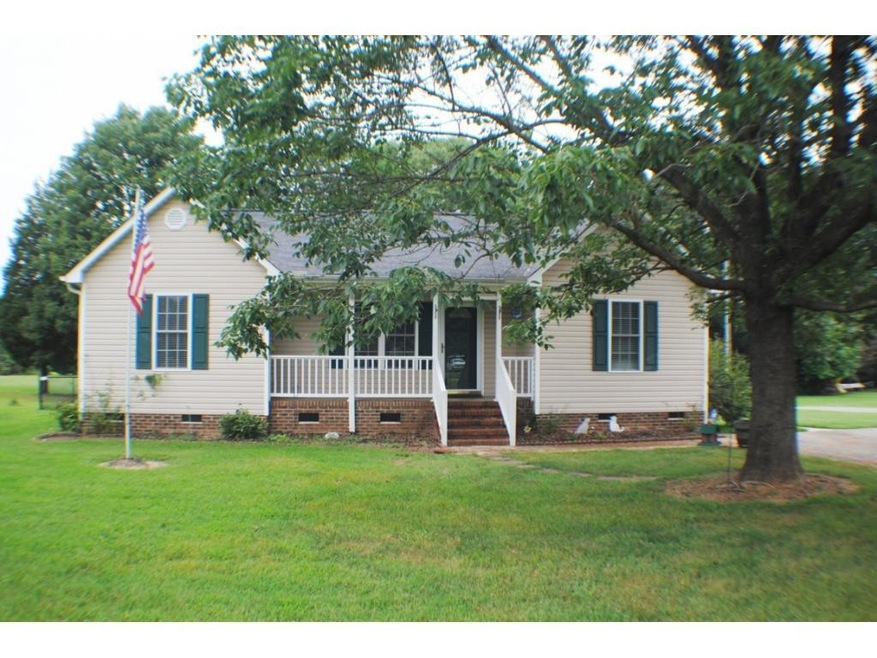 2546 Foxfire Ln, Burlington, NC 27217 - photo 1