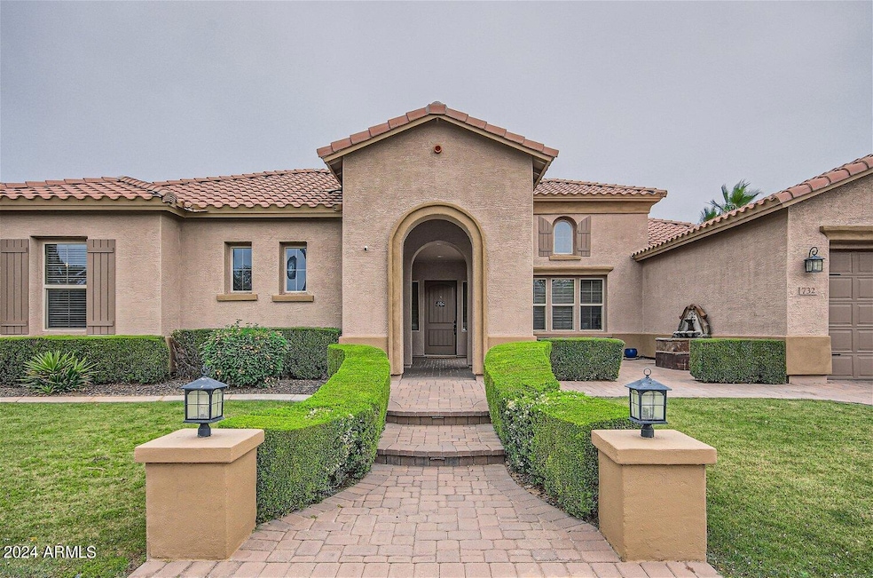 Inviting Entry Patio w Fountain