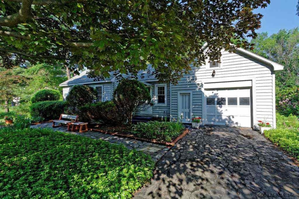 1027 Winne Rd, Schenectady, NY 12309 - photo 1