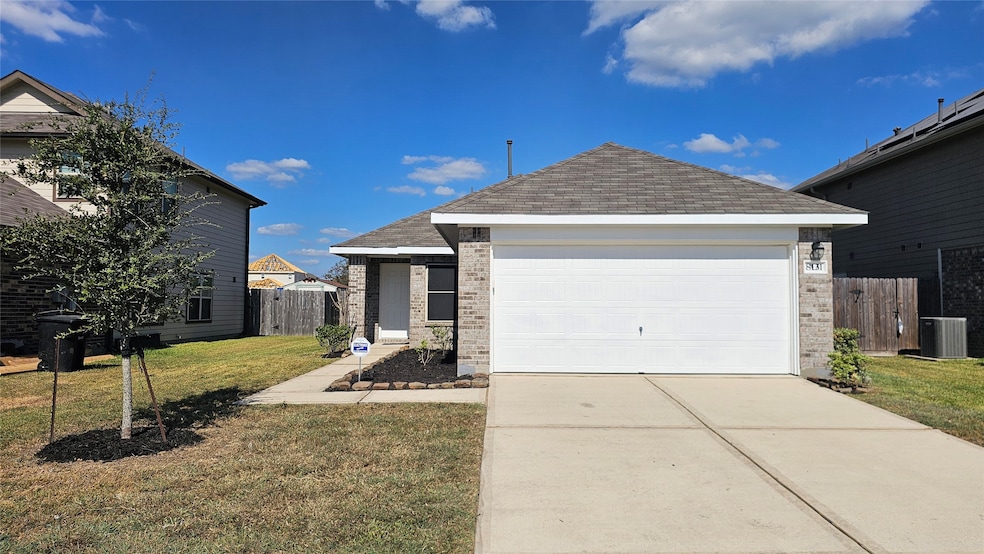 8131 Blooming Meadow Ln, Houston, TX 77016 - photo 1