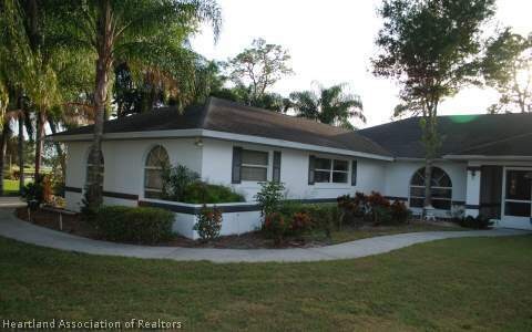 48 Meadowlake Cir S, Lake Placid, FL 33852 - photo 1