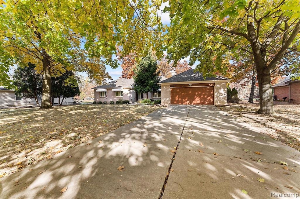 Welcome Home! 7908 Island Boulevard