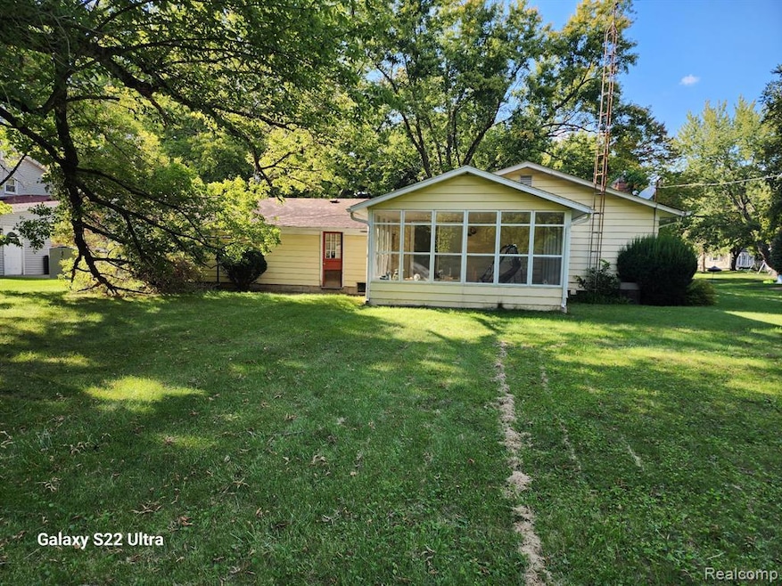 2340 Pineview Ct, Flushing, MI 48433 - photo 1