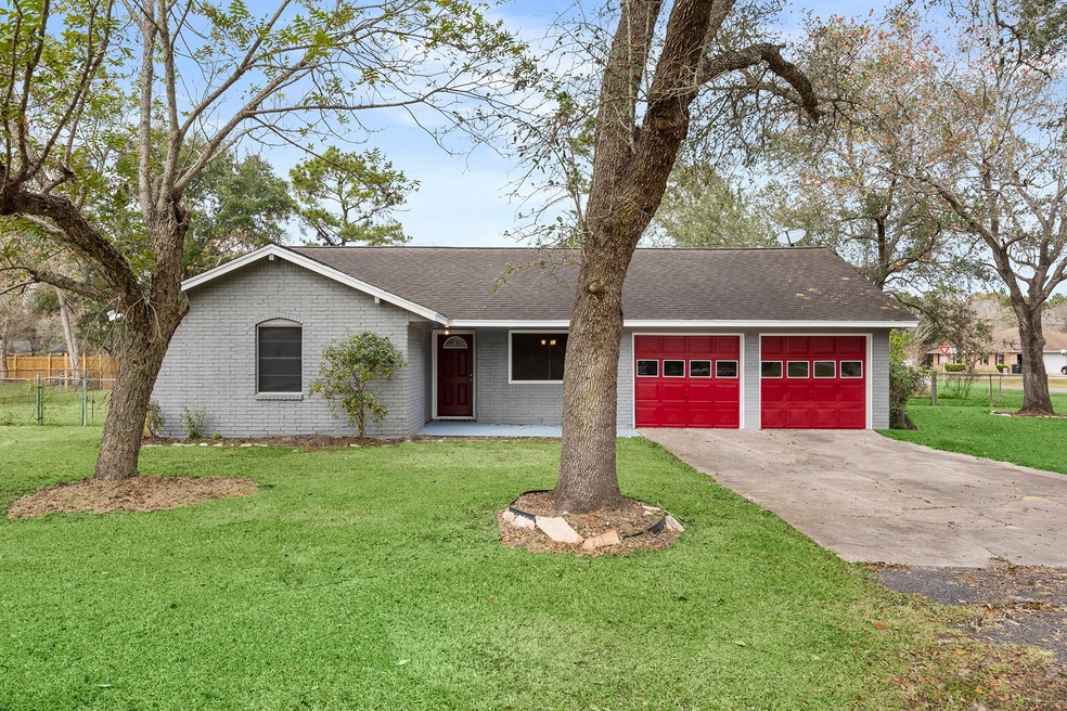 6802 Gaslight Cir unit 864E, Alvin, TX 77511 - photo 1