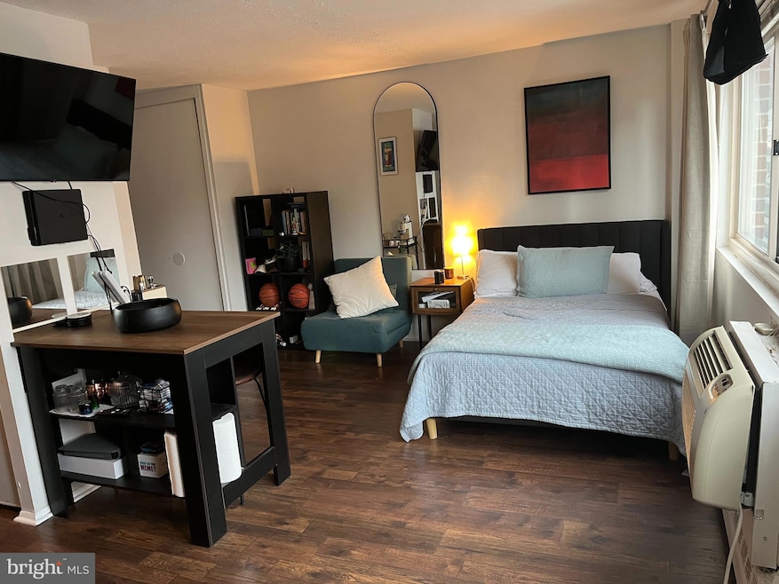 2101-17 Chestnut St unit 1706, Philadelphia, PA 19103 - photo 1