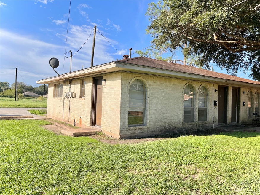 3021 Sycamore Ave unit 2, Bay City, TX 77414 - photo 1