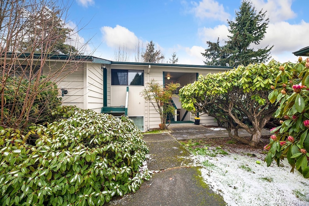 8303 212th St SW unit 5, Edmonds, WA 98026 - photo 1