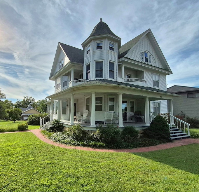 205 N Mulberry St, Eureka, KS 67045 - photo 1