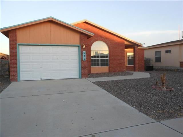 632 Villa Victoria Dr, El Paso, TX 79928 - photo 1