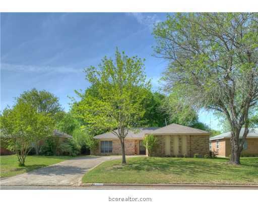 Exterior Front. This wonderful 3 bedroom, 2 bathro