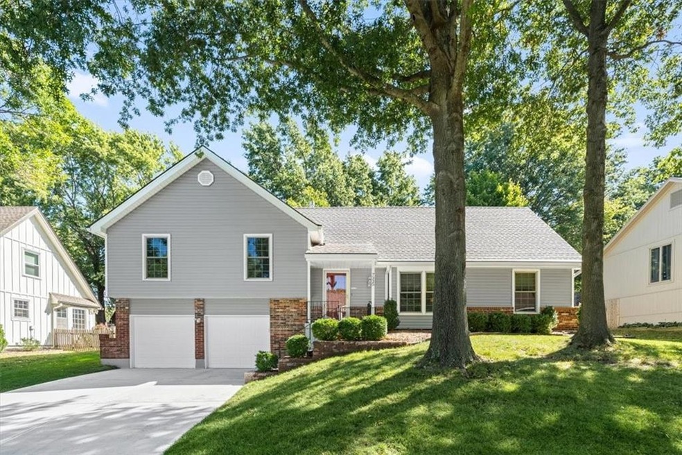 7335 Monrovia St, Shawnee, KS 66216 - photo 1