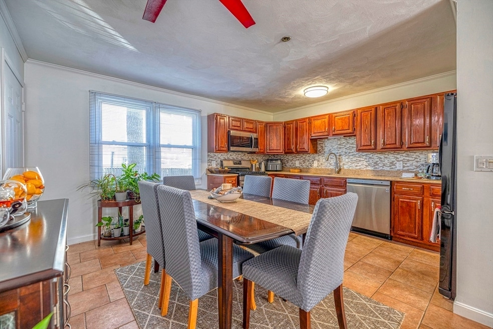 434 Linden St unit 2, Fall River, MA 02720 - photo 1