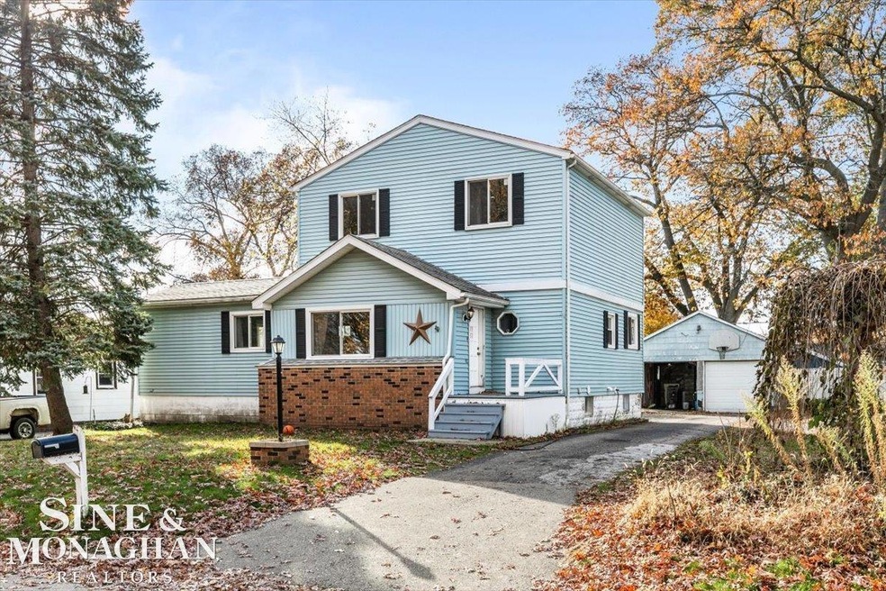 2315 17th Ave, Port Huron, MI 48060 - photo 1