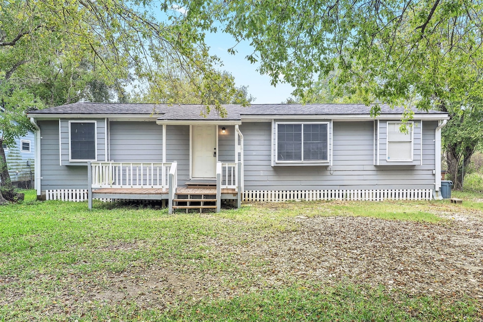 4118 Scenic Dr, Dickinson, TX 77539 - photo 1