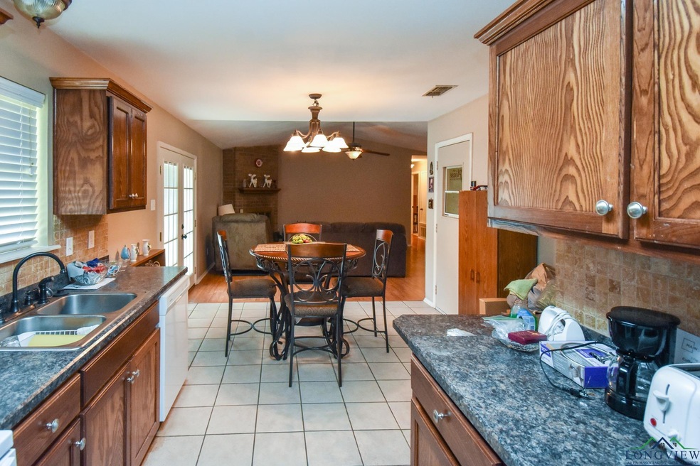 3501 Larkspur Ln, Kilgore, TX 75662 - photo 1