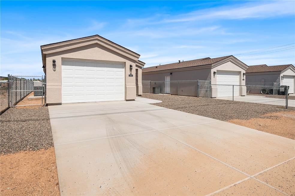 875 Beverly Ave, Kingman, AZ 86409 - photo 1