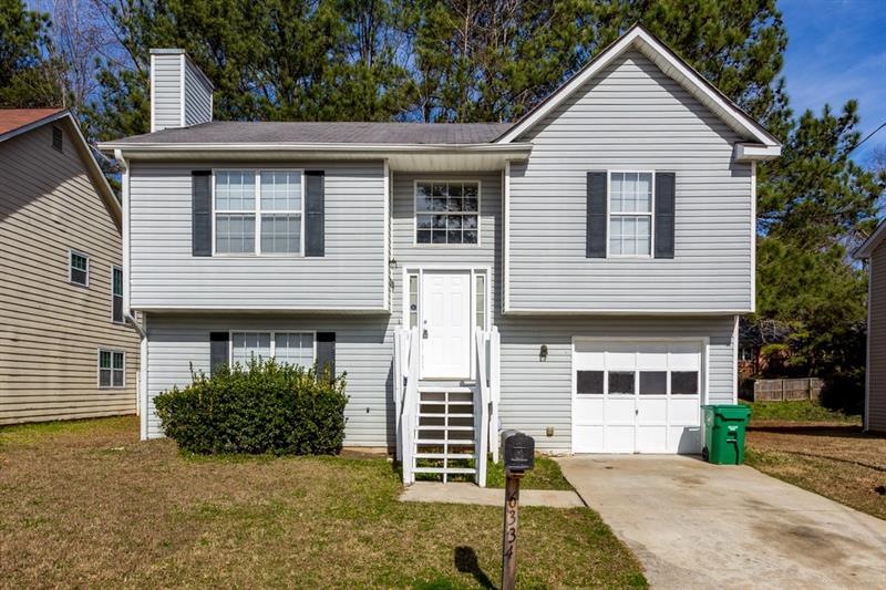6334 Phillips Ct, Lithonia, GA 30058 - photo 1