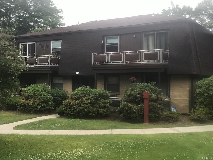 5 Germonds Village unit 4, Bardonia, NY 10954 - photo 1