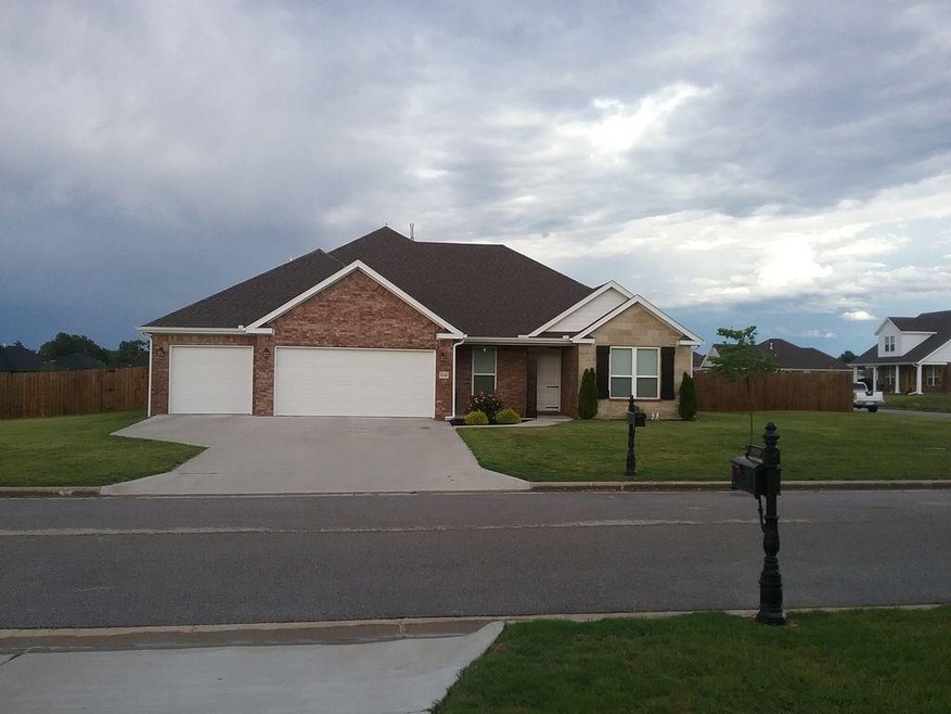 18348 Astor Dr, Fayetteville, AR 72704 - photo 1