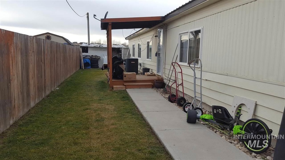 305 N 7th St W, Homedale, ID 83628 - photo 1