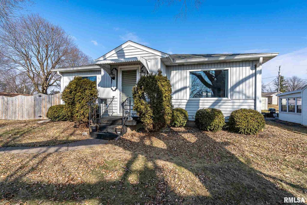 1632 W 37th St, Davenport, IA 52806 - photo 1