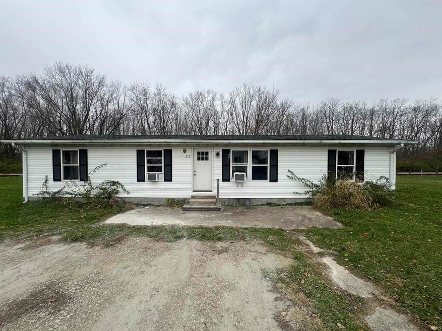 312 E Railroad St, Roachdale, IN 46172 - photo 1