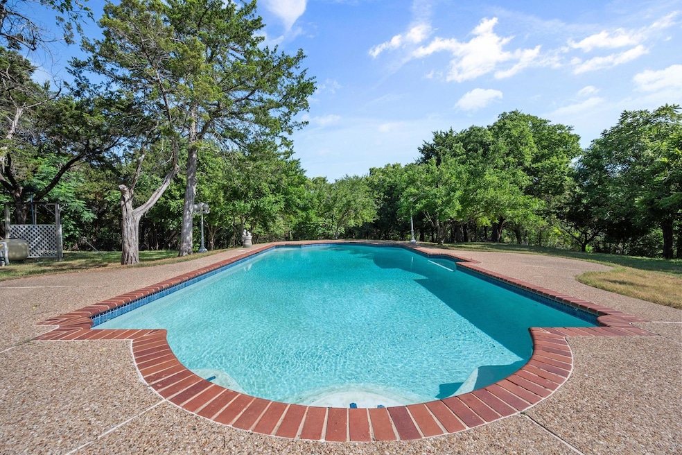 Your Own Private Back Yard Oasis!
