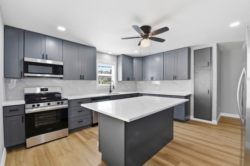 1415 Ball St, Galveston, TX 77550 - photo 1