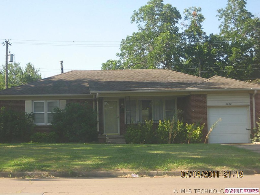 GREAT BRICK HOUSE IN MIDTOWN.
