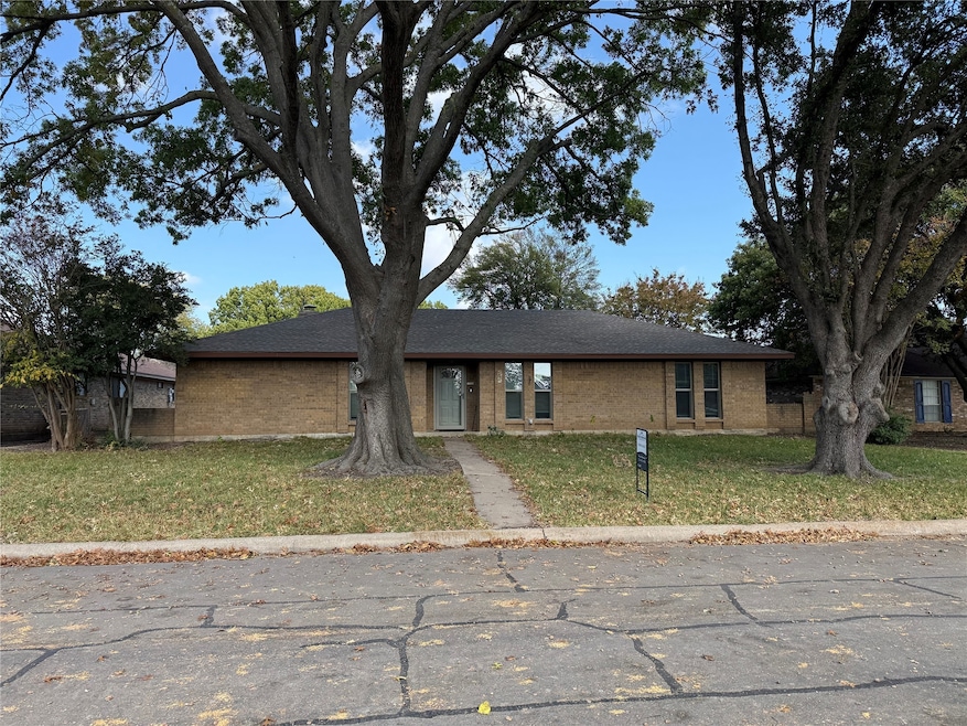 903 Emerson Dr, Allen, TX 75002 - photo 1