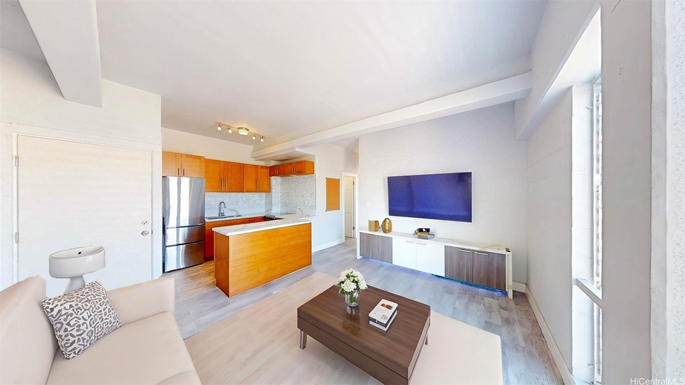 1096 S Beretania St unit 301, Honolulu, HI 96814 - photo 1