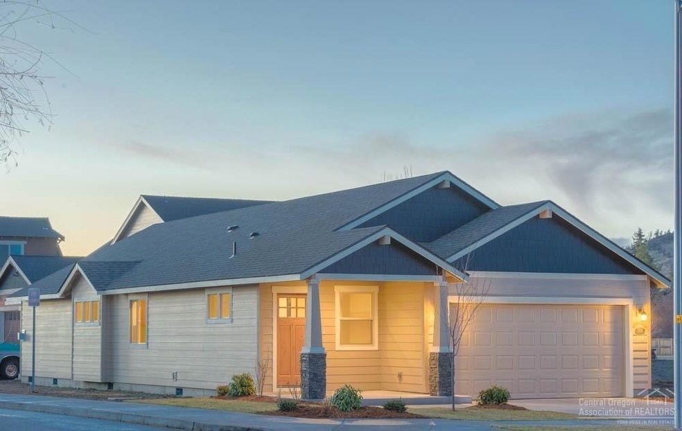 943 SW 25th Ln, Redmond, OR 97756 - photo 1