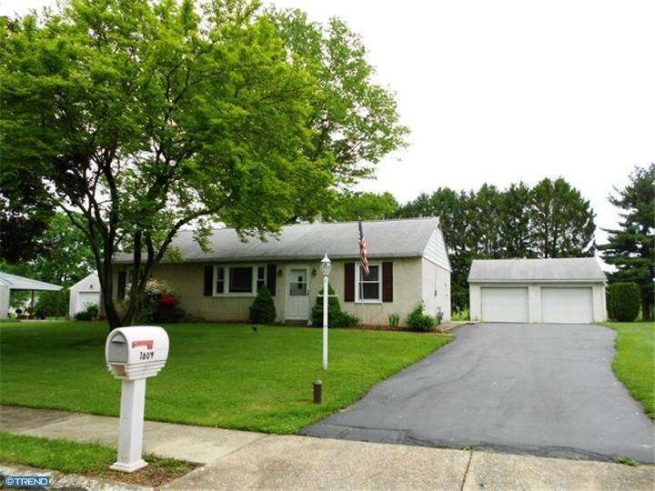 1809 Carson Dr, Norristown, PA 19403 - photo 1